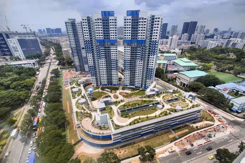 PROJEK SIAP: West Coast ParkView di Clementi, antara lima projek BTO 
yang tertangguh disebabkan pembubaran syarikat binaan Greatearth dua tahun lalu. 