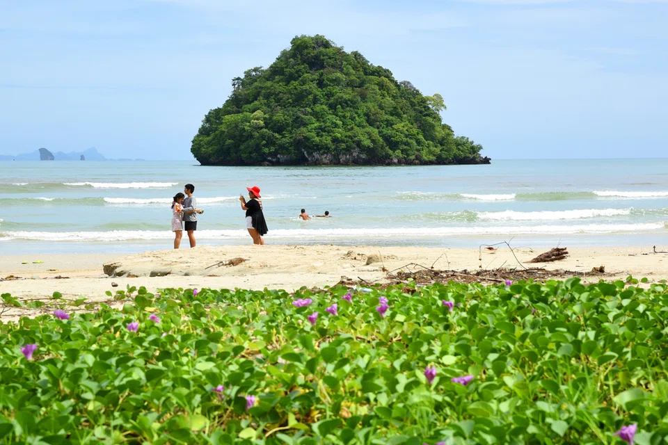 Antara tarikan pelancong di Krabi, Thailand.