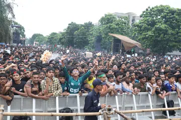 Orang ramai menghadiri program kebudayaan sempena ulang tahun kedua Kebangkitan Rakyat Julai di Manik Mia Avenue, Sher-e-Bangla Nagar, Dhaka, Bangladesh, pada 5 Ogos 2026. Sambutan itu diadakan bagi memperingati gerakan yang dipimpin pelajar sehingga membawa kepada kejatuhan pemerintahan bekas Perdana Menteri Sheikh Hasina pada 2024.