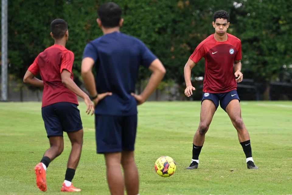 Jordan Emaviwe (kanan sekali) antara 27 pemain kebangsaan Singapura yang dipilih untuk perlawanan kelayakan Piala Dunia menentang Korea Selatan dan Thailand. 