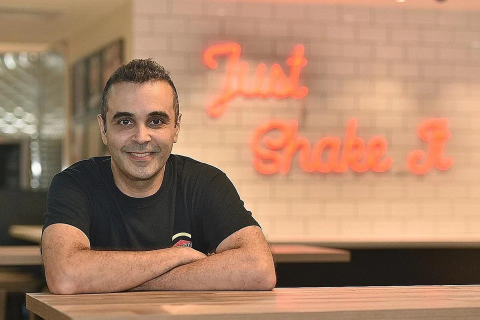 ENCIK MOE IBRAHIM: Deelish Brands mahu ubah landskap makanan halal di Singapura, katanya. - Foto fail