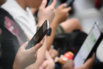 Pemohon visa pelajar akan diminta mendedahkan profil media sosial mereka kepada umum, kata seorang pegawai kanan Jabatan Negara Amerika Syarikat. 