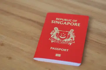 KEKAL KEDUDUKAN: Pemegang pasport Singapura terus menikmati kelebihan memiliki pasport paling berkuasa di dunia, dengan akses bebas visa atau visa semasa ketibaan ke 192 destinasi.
