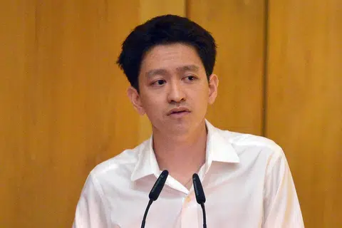 Encik Li Shengwu, anak Encik Lee Hsien Yang, telah muncul dalam satu video New York Times bersama tiga individu lain yang berkongsi tentang pengalaman hidup dalam keadaan tertindas di negara mereka.