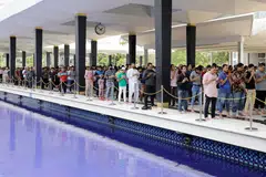 Gambar fail menunjukkan umat Islam menunaikan solat Jumaat di sebuah masjid di Kuala Lumpur pada 2023. Persidangan Muslim Salafi pada 24 hingga 26 Januari di Perlis telah menimbulkan persoalan tentang bagaimana langkah membenarkan ideologi agama ini sesuai dengan pendirian kerajaan persekutuan mengenai visi sederhana untuk Islam di Malaysia.
