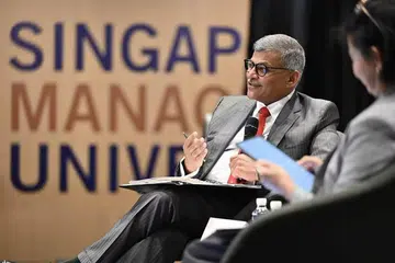 BERI HURAIAN: Ketua Hakim Sundaresh Menon memberi ulasan dalam salah satu daripada tujuh perbualan antara badan kehakiman dan masyarakat.