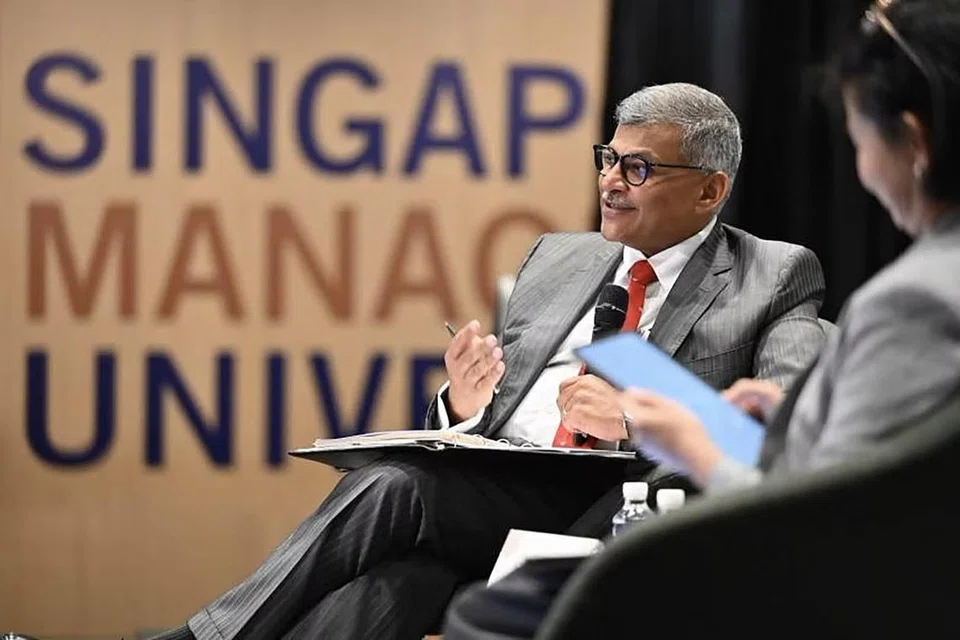 BERI HURAIAN: Ketua Hakim Sundaresh Menon memberi ulasan dalam salah satu daripada tujuh perbualan antara badan kehakiman dan masyarakat.