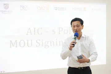 USAHA BANTU WARGA EMAS: AEncik Ong Ye Kung berkata usaha sukarela yang lebih berterusan semakin banyak diperlukan, terutama apabila penduduk di Singapura semakin tua. 