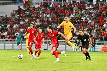 Pasukan Singa (jersi merah) terpaksa akur dengan kekalahan 1-2 kepada China dalam perlawanan persahabatan antara dua pasukan tersebut di Stadium Jalan Besar pada 5 Jun.