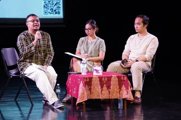 Panel forum, ‘Malay Dance: Finding Faith through The Body’, (dari kiri) Dr Noramin Farid, Hasyimah Harith dan Dinie Dasuki Osman berkongsi pendapat mereka tentang evolusi tarian Melayu dan langkah yang diambil sebagai pendidik dan pereka tari dalam menangani isu berkaitan agama. 