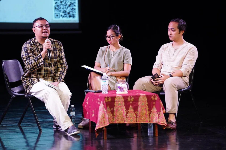 Panel forum, ‘Malay Dance: Finding Faith through The Body’, (dari kiri) Dr Noramin Farid, Hasyimah Harith dan Dinie Dasuki Osman berkongsi pendapat mereka tentang evolusi tarian Melayu dan langkah yang diambil sebagai pendidik dan pereka tari dalam menangani isu berkaitan agama. 