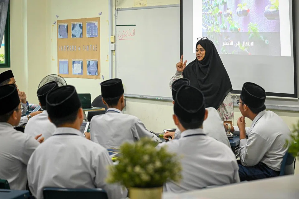 SUMBANG TENAGA: Ustazah Dr Rabia Hanifa, 60 tahun, telah menyumbang tenaga mengajar dan mendidik anak-anak masyarakat Islam di madrasah sejak 28 tahun lalu. 