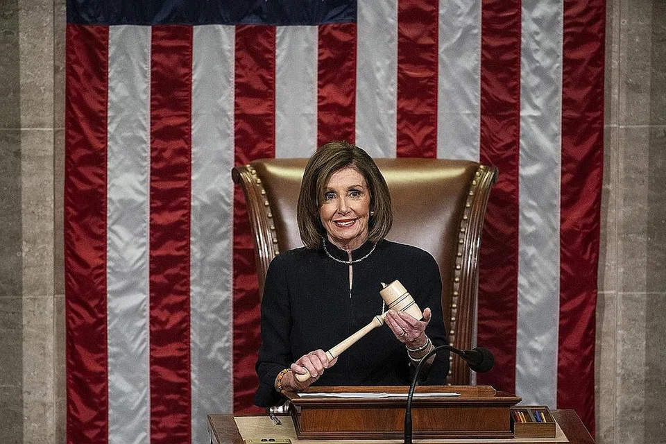 NANCY PELOSI: Main peranan penting dalam memulakan usaha pendakwaan terhadap Encik Trump di Dewan Perwakilan Amerika. - Foto EPA-EFE