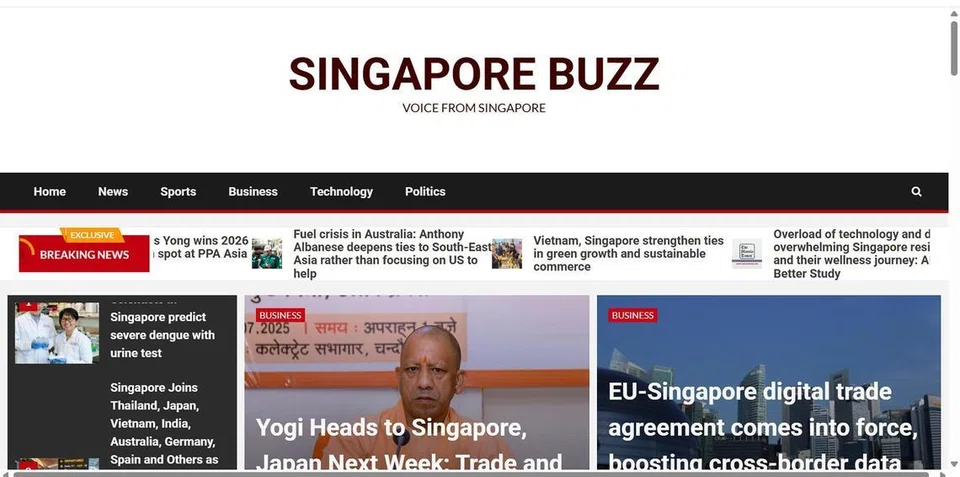 Laman web singaporebuzz.com mempunyai ciri teks bergerak berita agar menyerupai laman web berita utama. 