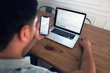 SUDAH SEDIA?: Sedang kita semakin selesa melakukan perbankan dalam talian, kemudahan melabur secara digital semakin bertambah dalam pasaran. 