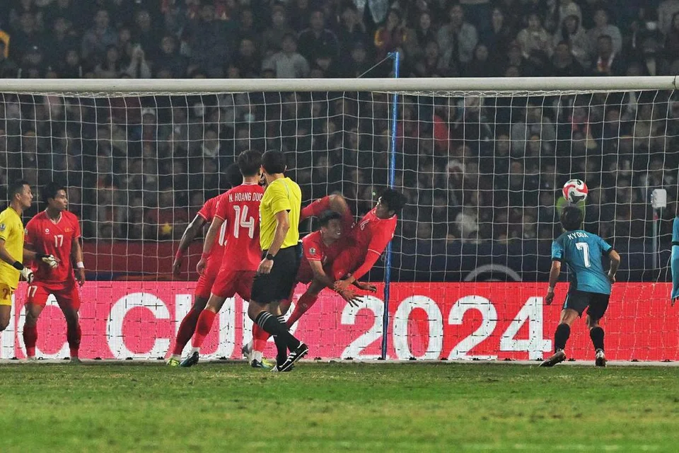 Walaupun telah menghasilkan ancaman kepada Vietnam terutamanya pada separuh masa pertama, pasukan Singapura akhirnya disingkirkan daripada Piala AFF Mitsubishi Electric 2024, dengan kekalahan 3-1 oleh Vietnam di Stadium Viet Tri pada 29 Disember.