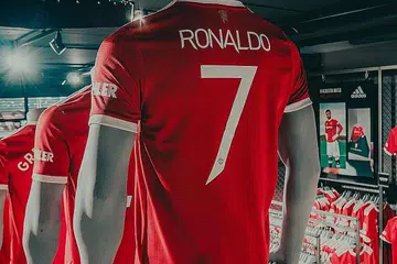 PECAH REKOD: Penjualan jersi Ronaldo menjadikannya satu rekod Liga Perdana England (EPL). - Foto MANCHESTER UNITED/FACEBOOK