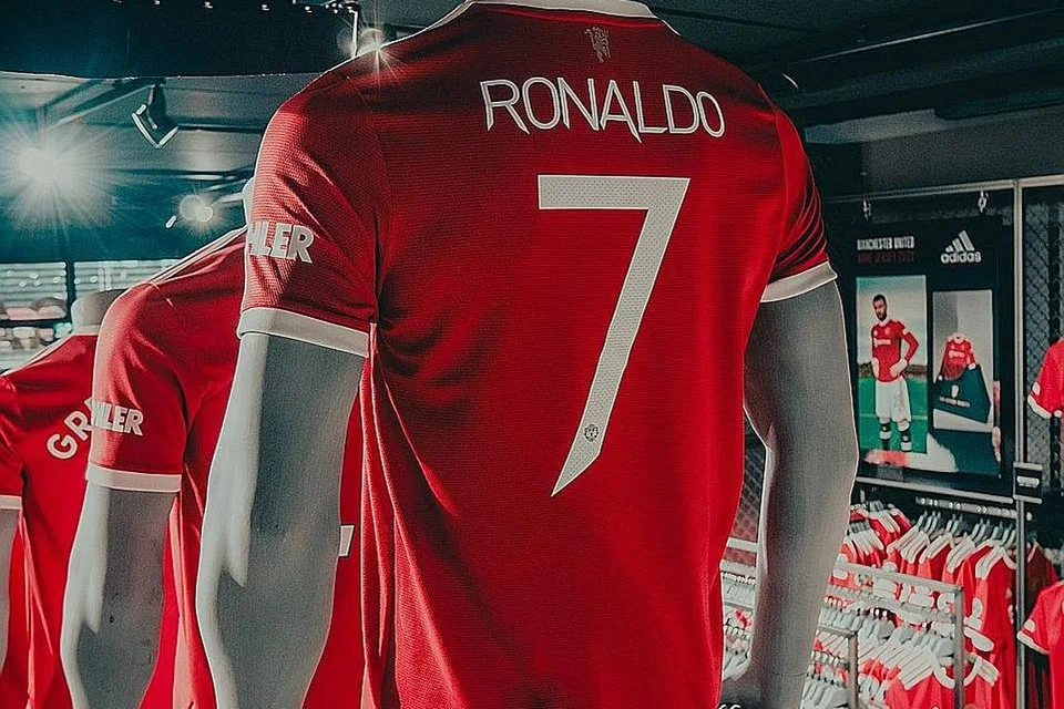 PECAH REKOD: Penjualan jersi Ronaldo menjadikannya satu rekod Liga Perdana England (EPL). - Foto MANCHESTER UNITED/FACEBOOK