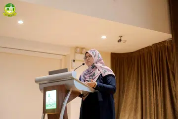 DEMI KESIHATAN: Profesor Madya, Dr Suzannah Sulaiman, menekankan kepentingan senaman dalam meningkatkan hormon positif serta menikmati diet yang seimbang. 
