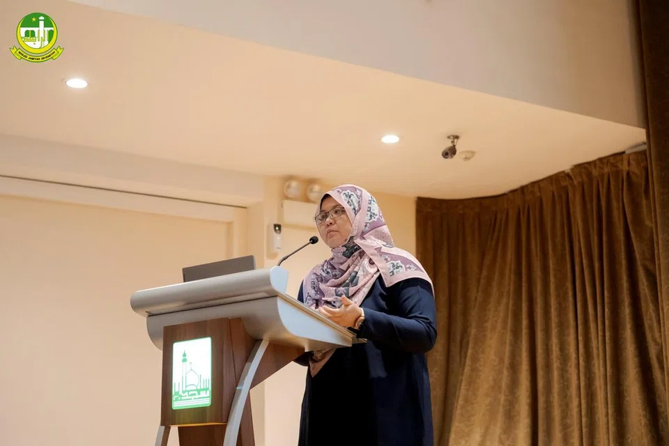 DEMI KESIHATAN: Profesor Madya, Dr Suzannah Sulaiman, menekankan kepentingan senaman dalam meningkatkan hormon positif serta menikmati diet yang seimbang. 