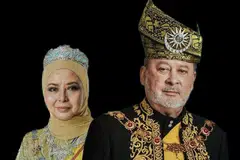 Sultan Ibrahim (kanan) ditabalkan sebagai Yang di-Pertuan Agong Ke-17 pada istiadat pertabalan pada 20 Julai. Gambar kiri ialah Raja Permaisuri Agong Raja Zarith Sofiah.