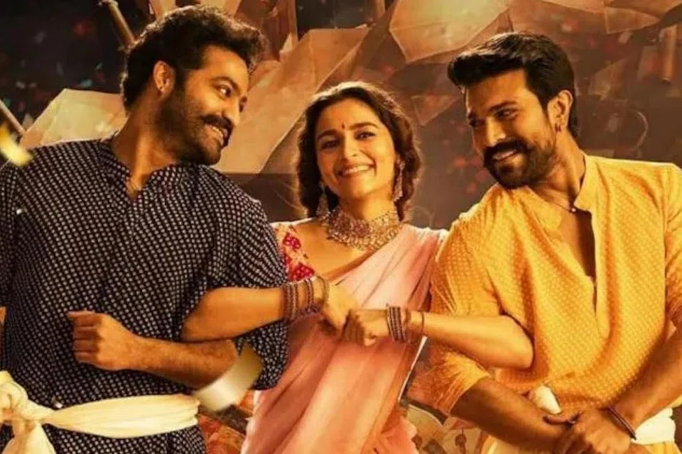 FILEM EPIK: 'RRR' adalah kisah berdasarkan dua pejuang India, sebenar, Alluri Sitarama Raju (lakonan Ram Charan) dan Komaram Bheem (lakonan N.T. Rama Rao), yang menjalin persahabatan dan berjuang menentang penjajah British pada 1920-an.