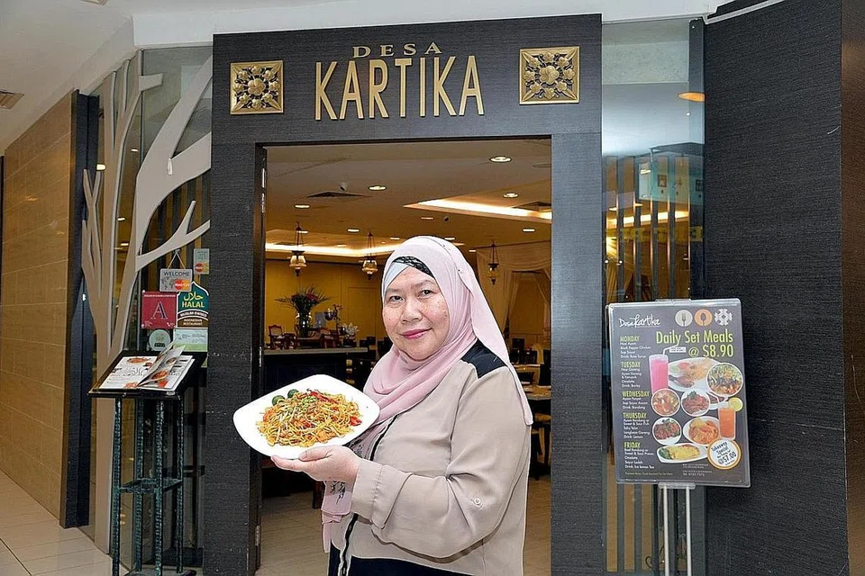 ORCHARD ROAD LOKASI SESUAI: Pemilik Desa Kartika, Cik Rosnani Gani, turut memilih Orchard Road sebagai salah satu lokasi restorannya selepas mengambil kira profil pelanggan restoran tersebut.