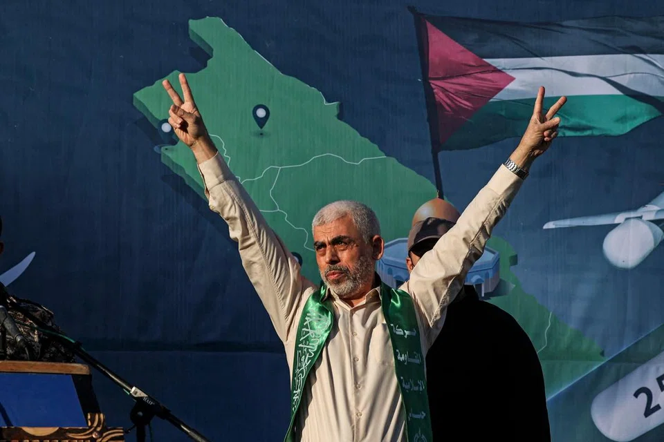 Gambar fail ketua sayap politik Hamas, Encik Yahya Sinwar. Beliau   menegaskan kumpulannya mempunyai sumber untuk meneruskan perjuangan menentang Israel dengan sokongan sekutu serantau yang disokong Iran, selepas hampir setahun perang di Gaza meletus.