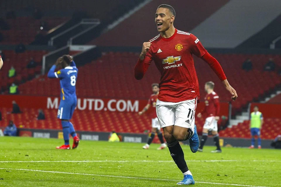 JANGAN NILAI JARINGAN GOL: Greenwood meraikan gol Liga Perdana pertamanya sejak Mei 2020 dan yang keenam dalam 40 penampilan dalam semua pertandingan musim ini. Gol pada minit ke-83 itu juga memberikan Manchester United kemenangan 2-1 ke atas Brighton di Old Trafford kelmarin. - Foto EPA-EFE