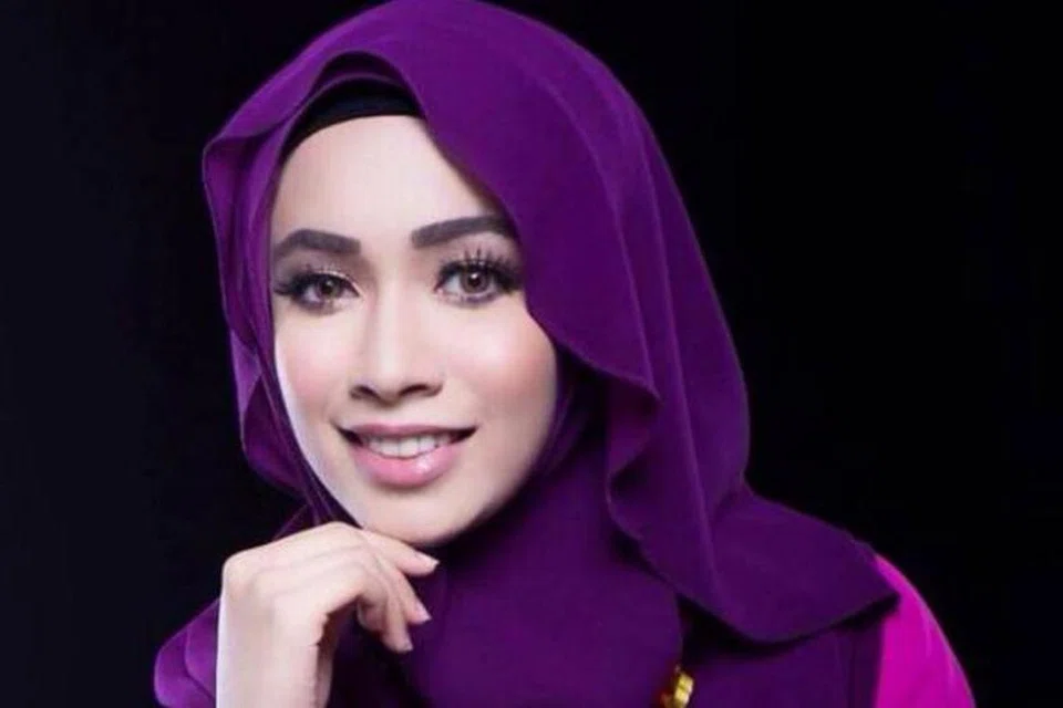 Di ambang pernikahannya bersama Fattah Amin pada 14 September, Amira Othman, masih sibuk membereskan tuntutan kerja.