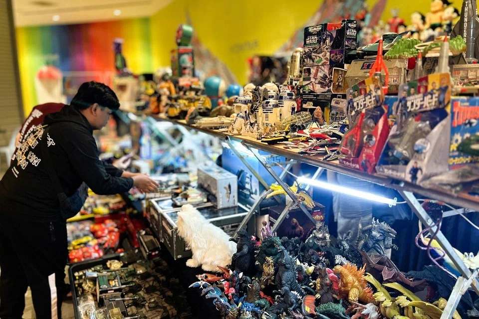 JB Collectors Market, mainan, barang lama