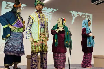 Dalam usaha menyemai cinta terhadap seni bangsawan dalam kalangan generasi muda, iaitu Generasi Z dan Generasi Alpha, Opera Academy menawarkan Biasiswa Bangsawan pertama di Singapura kepada enam belia berusia 17 hingga 25 tahun.