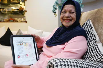 Cik Siti Zulzanan Saibi berkata tokokan MediSave memudahkan urusan rawatannya kerana beliau tidak perlu mengeluarkan wang tunai dan sesuatu yang amat membantu memandangkan beliau tidak bekerja.