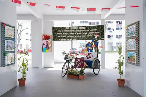 GALERI SENI: Sebuah galeri seni kecil menghiasi kolong Blok 170 Bishan Street 13. Karya seni disumbangkan oleh penduduk setempat serta warga emas dari Lions Home for the Elders.