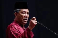 DATUK SERI MOHAMAD HASSAN: Gesa Umno sediakan pelan tindakan baru jika mahu kekal relevan semasa  berucap di perhimpunan Umno pada Rabu.