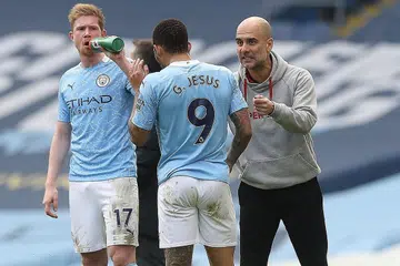 LEBIH DARIPADA MENAKJUBKAN: Guardiola (kanan) berkata Manchester City sudah "melalui kesengsaraan dan melakukan sesuatu lebih daripada menakjubkan" selepas ia menewaskan Wolves 4-1 dalam perlawanan EPL kelmarin. - Foto REUTERS