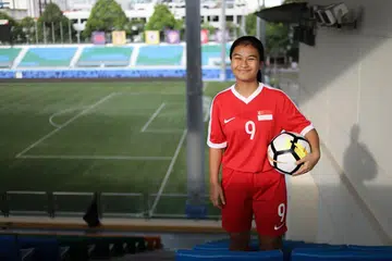 BAKAT BESAR: Putri Nur Syaliza, merupakan salah seorang pemenang Anugerah Bintang Muda ST dan juga menjadi pemain muda terbaik FAS. - Foto BH oleh ONG WEE JIN