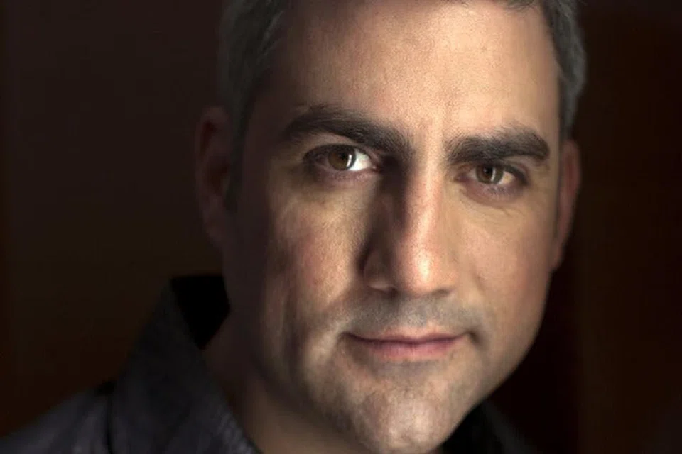 Taylor Hicks memasuki peraduan permainan video dan berlakon muzikal seperti, ‘Grease’.