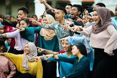 BERJATI DIRI, TERBANG TINGGI: Persembahan drama yang dijayakan para pelajar Politeknik Nanyang (NYP) dan Politeknik Ngee Ann (NP) semasa Rentak Budaya 2019 yang diadakan pada Mac tahun lalu, mengingatkan penonton agar terus berpegang pada nilai dan adab Melayu sambil kita maju sebagai sebuah masyarakat. - Foto fail