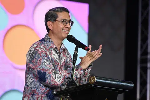 Menteri Negara (Ehwal Dalam Negeri merangkap Pembangunan Negara), Profesor Madya Dr Muhammad Faishal Ibrahim menyampaikan ucapan sewaktu konsert meraikan ulang tahun keenam Wisma Geylang Serai di Persada Budaya pada 25 Januari.