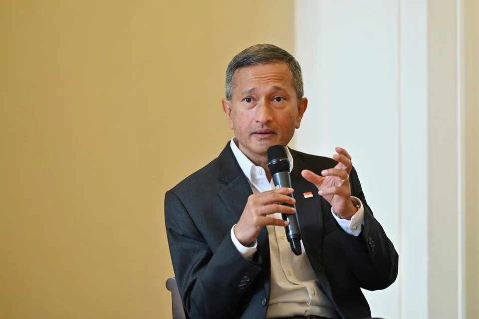 SANGKAL DAKWAAN: Dr Balakrishnan diwakili pasukan peguam daripada Davinder Singh Chambers.