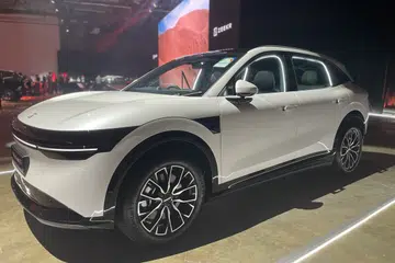 Kini terdapat tiga model berbeza bagi kenderaan, Zeekr 7X, iaitu RWD Long Range dengan jarak pemanduan sehingga 475 kilometer; RWD Long Range sehingga 605 kilometer; dan AWD Performance sehingga 540 kilometer. 