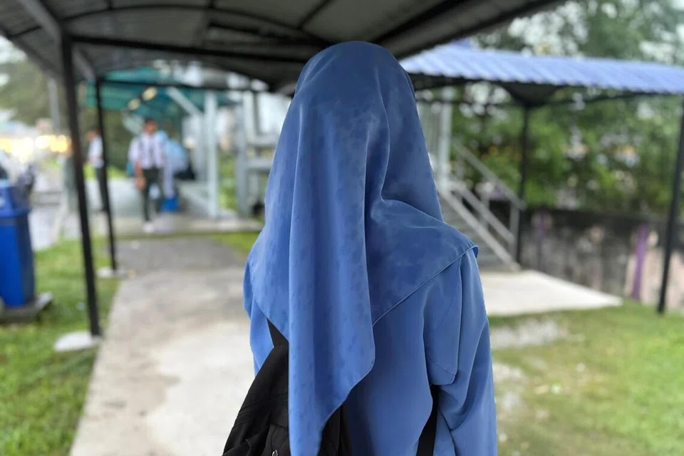 Walaupun menjadi pengawas sekolah, Imani (bukan nama sebenar), 15 tahun, turut tidak terlepas menjadi mangsa buli lisan oleh rakan sebaya di sekolah.