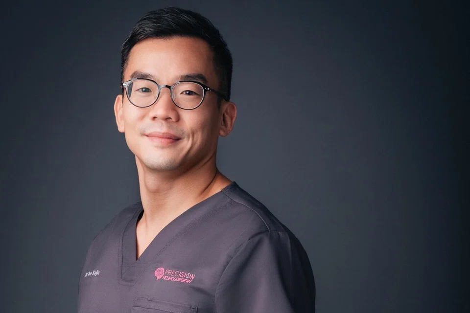 Dr Teo Kejia, Konsultan Kanan, Pembedahan Saraf Jitu, Pusat Perubatan Mount Elizabeth.