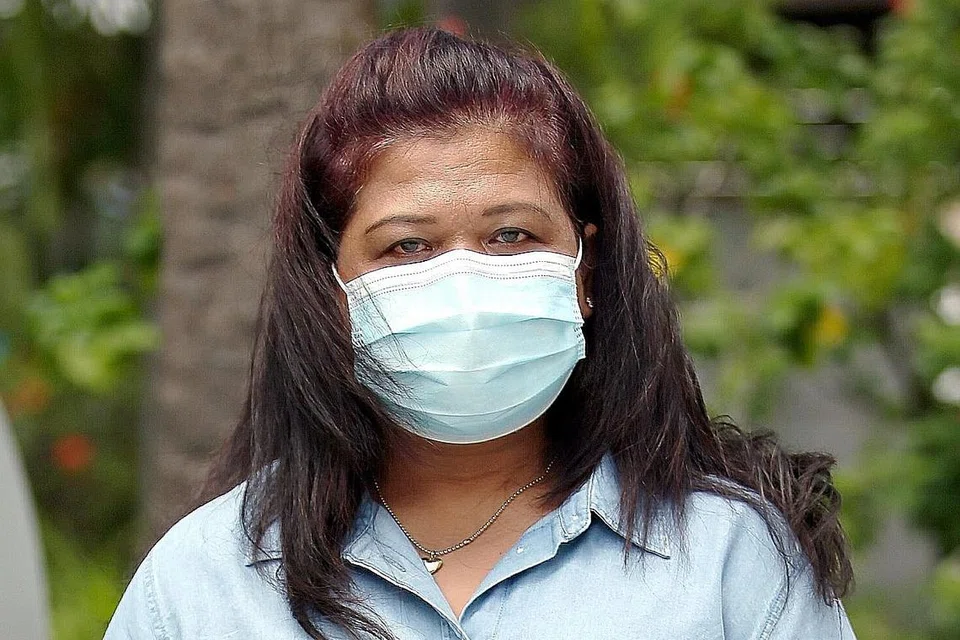 ORANG PERTAMA TUNTUT PAMPASAN: Cik Parti Liyani menjumlahkan kerugian yang dialaminya sebanyak $73,100, tetapi had jumlah tuntutan daripada AGC ialah $10,000. - Foto BH oleh WONG KWAI CHOW