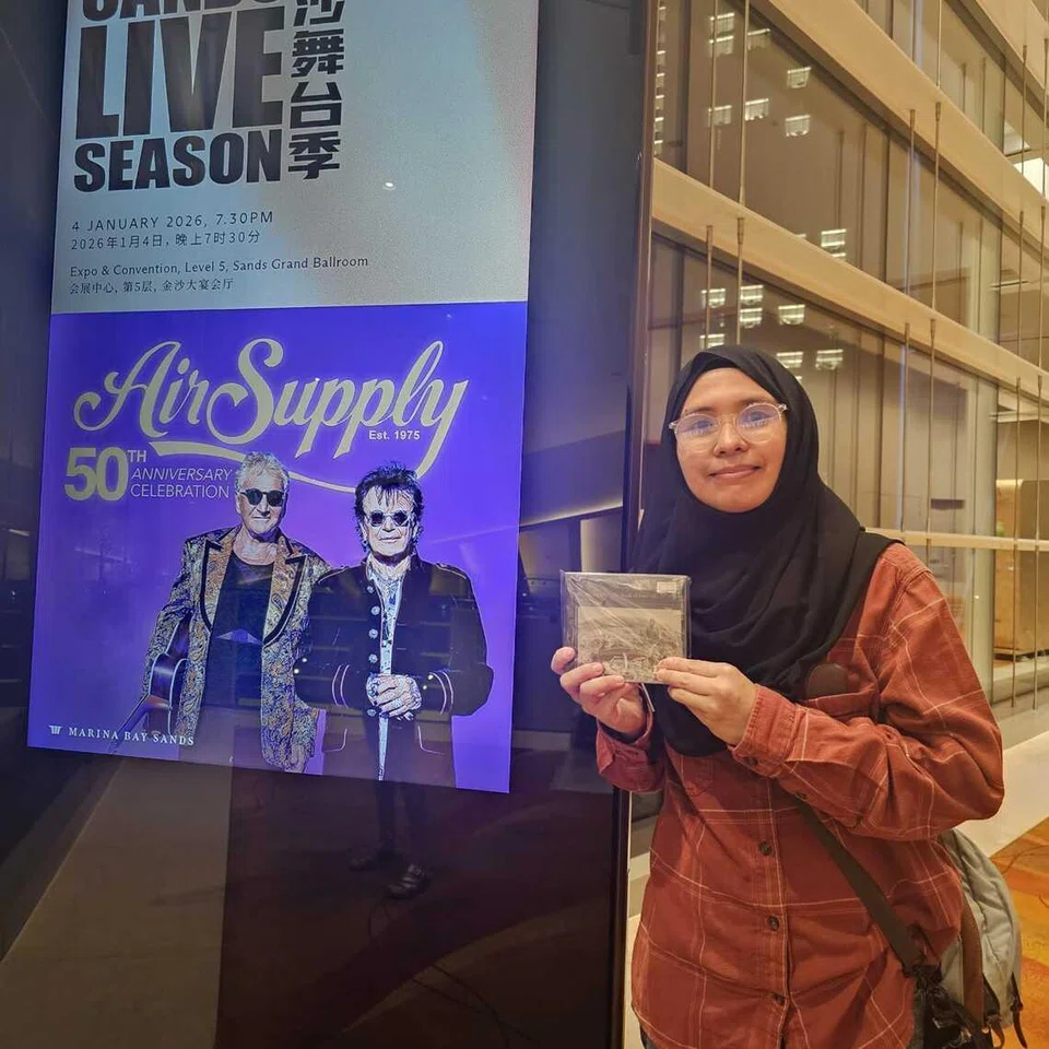 Bagi Cik Meshel Ty, pada awal 1980-an hingga 1990-an, Air Supply adalah antara kumpulan paling popular. Lagu-lagu mereka seolah-olah menjadi latar bunyi kehidupan seharian, berkumandang di radio, televisyen, dalam kereta, malah di pusat beli-belah.