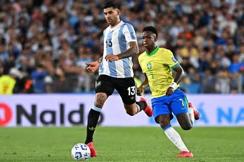 Masalah kecederaan yang sering membelenggu tonggak utama seperti Cristian Romero (kiri) menjadi antara faktor kritikal yang boleh menjejas misi mempertahankan kejuaraan Argentina.