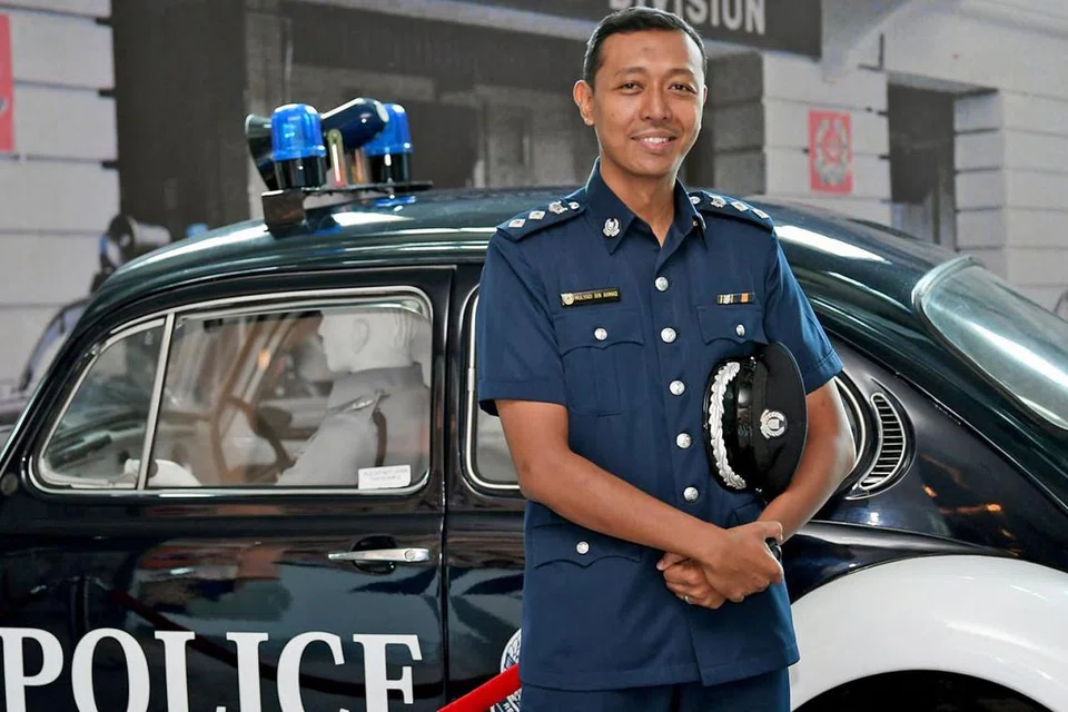 MEMASTIKAN KESELAMATAN DI LAPANGAN TERBANG: Sebagai Komander Polis Lapangan Terbang, Superintenden (NS) Mulyadi perlu mengekalkan undang-undang dan perintah serta memastikan keselamatan di Lapangan Terbang Changi termasuk di kawasan kargo terjaga. - Foto BH oleh KHALID BABA