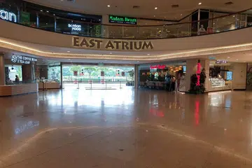 KEADAAN LENGANG: Salah sebuah pusat beli-belah terbesar di Malaysia, MidValley Megamall, sepi pada hari pertama pelaksanaan perintah kawalan pergerakan bersyarat di pada 14 Oktober lalu di Selangor, Putrajaya dan Kuala Lumpur hingga 27 Oktober. - Foto SAFIAH BEGUM