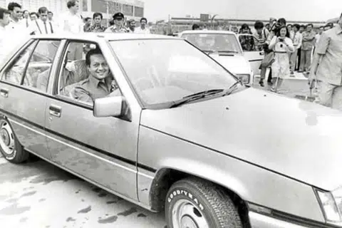 M’sia, Dr Mahathir, mantan PM M’sia, Proton Saga